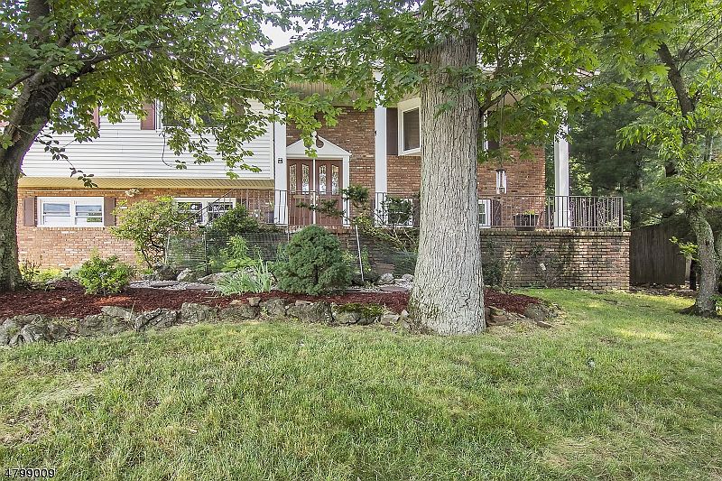 1st image of 28 W KORWEL CIR
