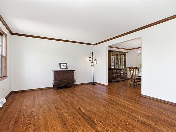 5th image of 133 Village Dr