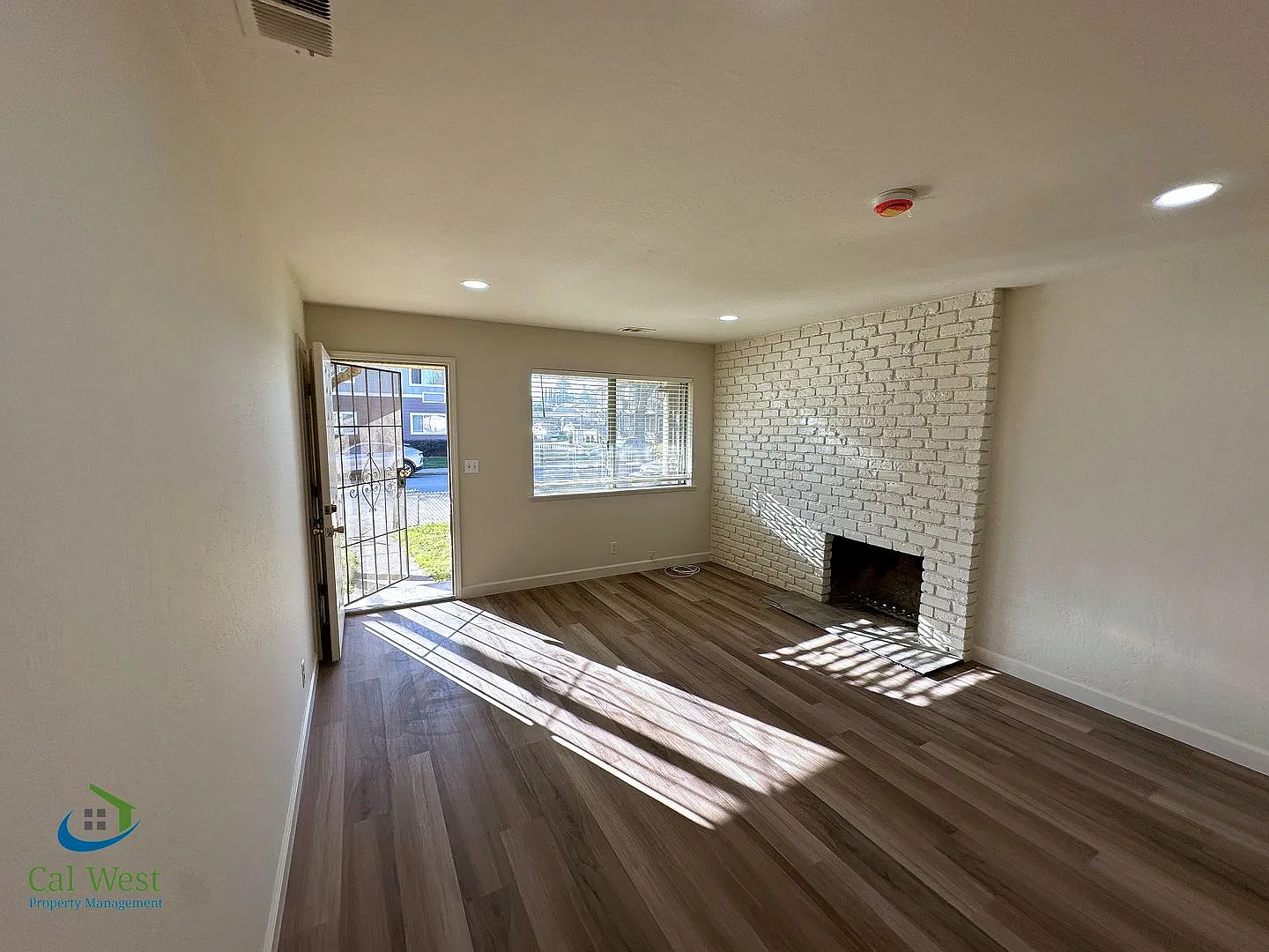 $3495 - Remodeled 3 bed, 1 bath duplex near Gilroy Highschool — Photo 4