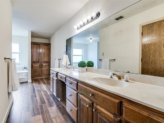 4th image of 103 Tanglewood Ct