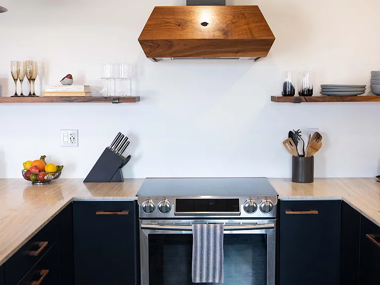 Full kitchen, all electric, double convection oven
