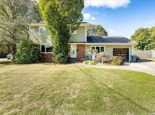 35 Sarina Dr, Commack, NY 11725