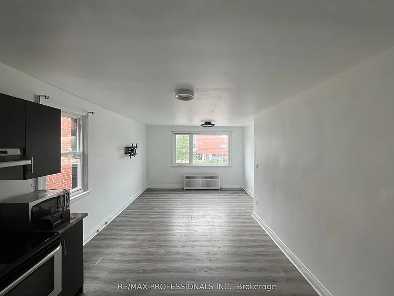 3210 Lake Shore Blvd W #2 — Photo 1