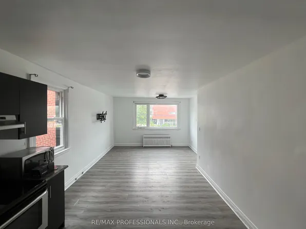 3210 Lake Shore Blvd W #2, Toronto, ON M8V 1L9