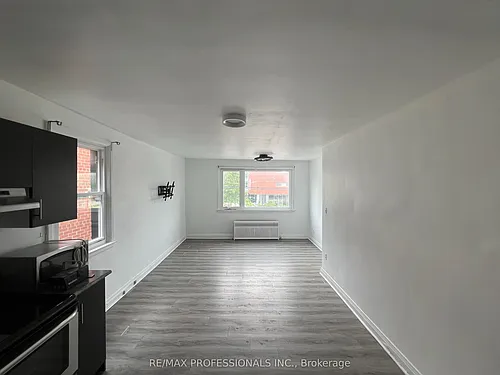 3210 Lake Shore Blvd W #2 Photo 1 3210 Lake Shore Blvd W #2 Photo 1