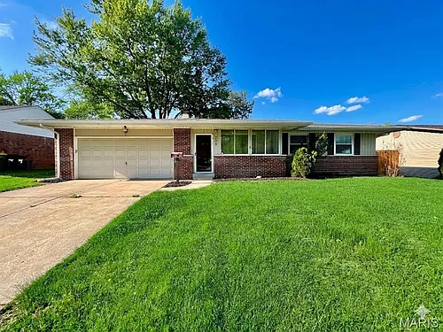 208 Harvard Dr Photo 1