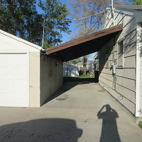 2nd image of 545 Riverside Rd