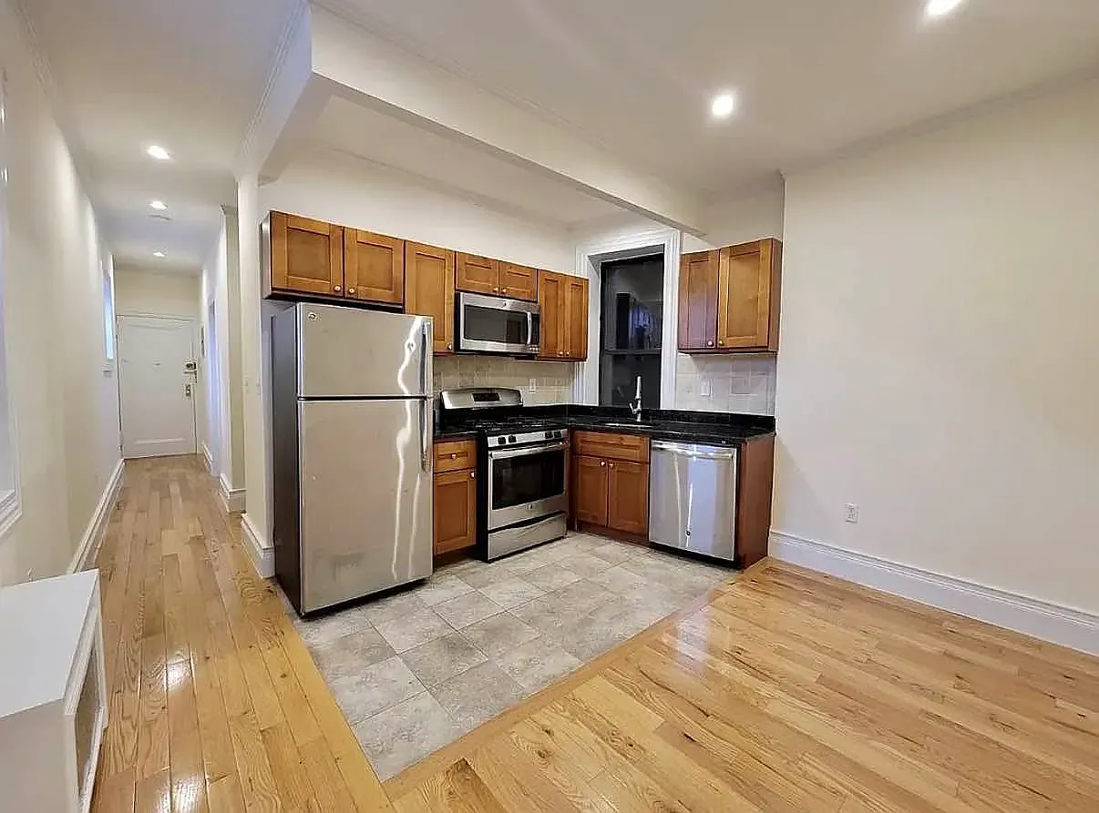131 Thompson Street — Photo 1