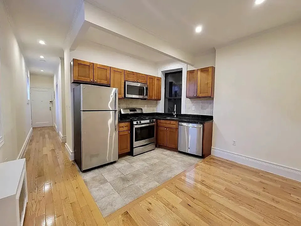 131 Thompson St #4S