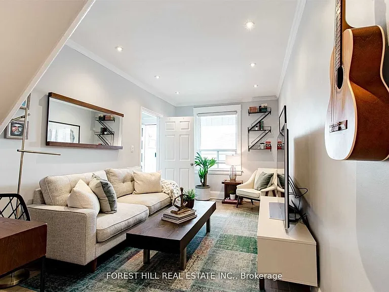 137 Earlscourt Ave #MAIN — Photo 2