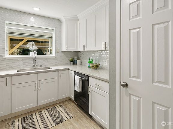5th image of 14650 NE 50th Place #H4