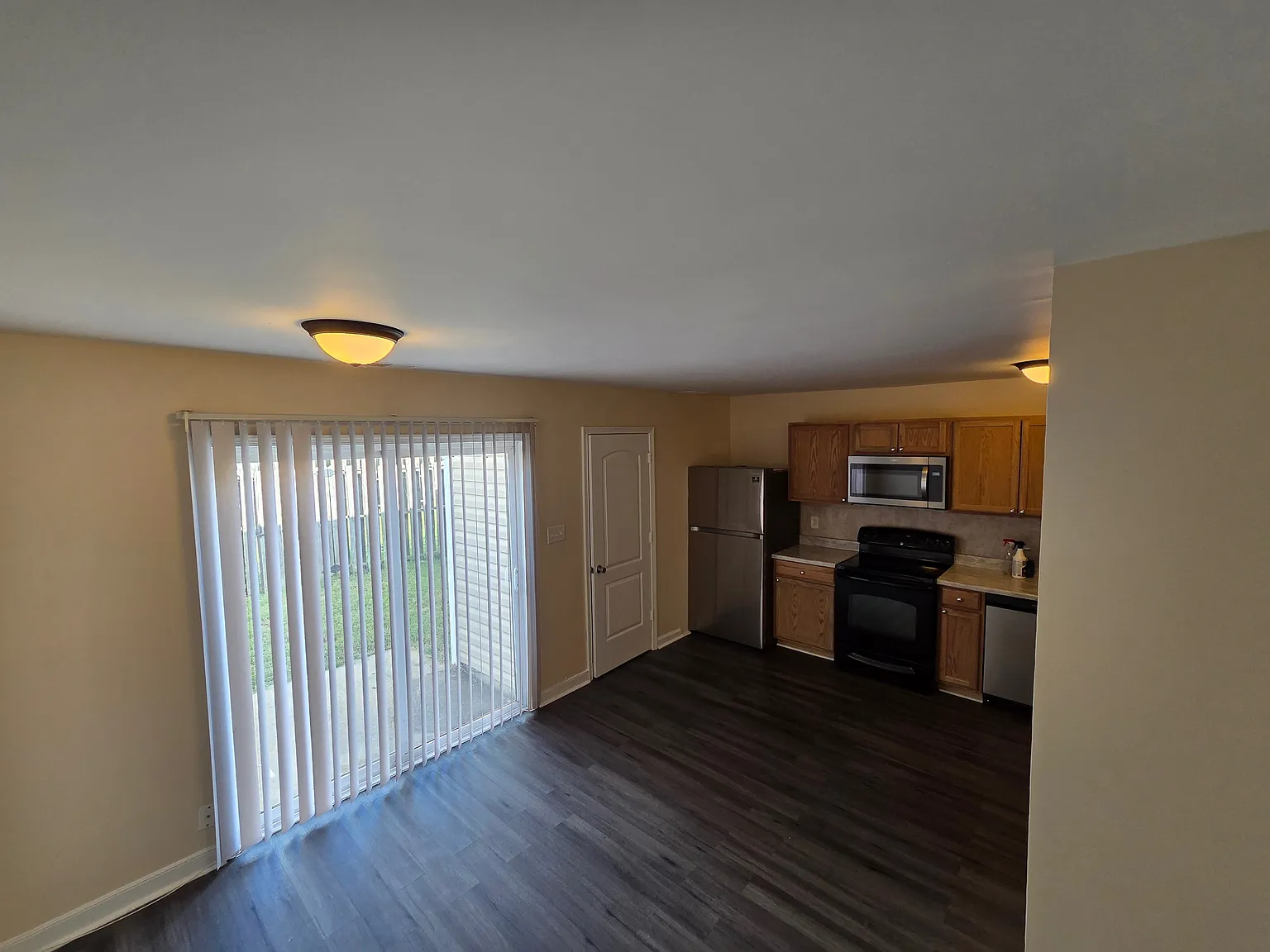3 bed, 1.5 bath, $1,700 — Photo 4