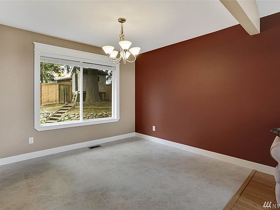 5th image of 1126 57th Pl SE