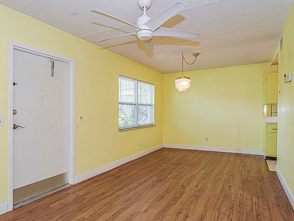 5th image of 923 22nd Pl APT 112
