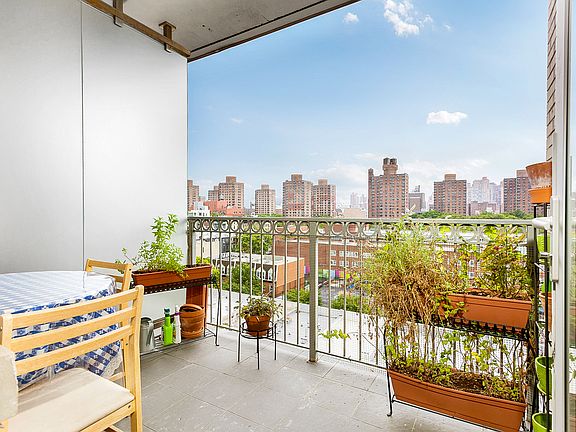 4th image of 222 E 111th St #4CC