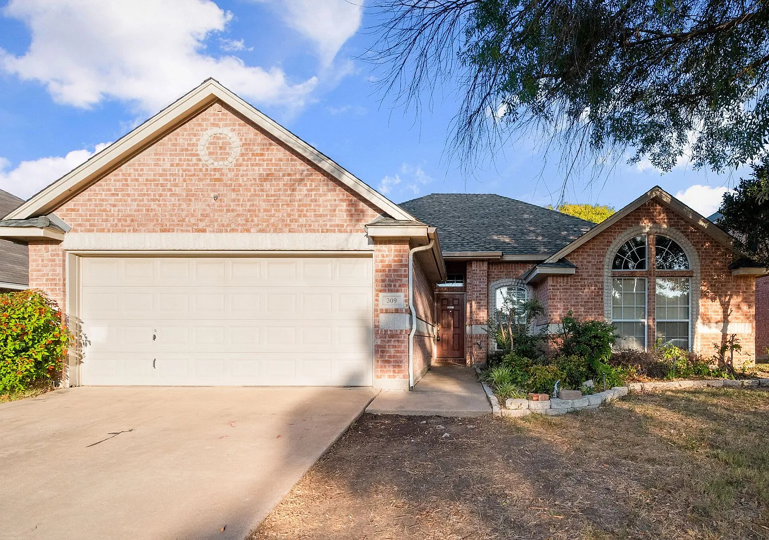 Burleson 3/2/2 — Photo 2