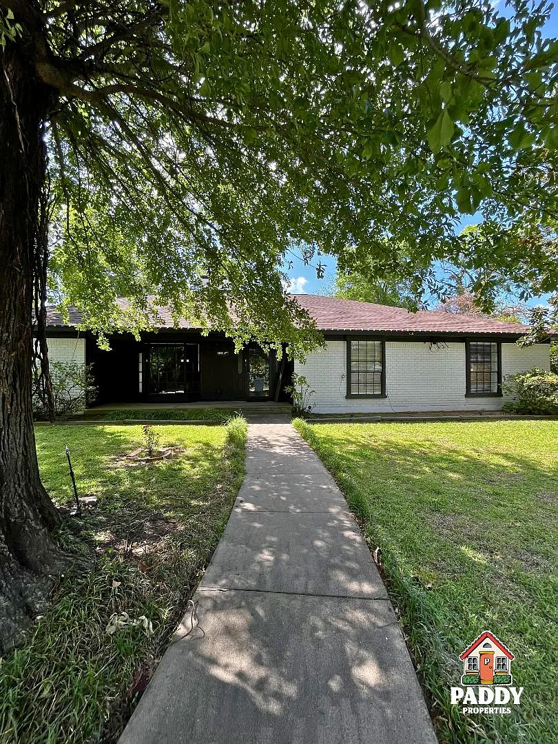 Property Photo - 410 E 4th St