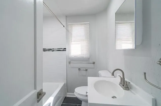 123 Yorke St #B12 — Photo 11