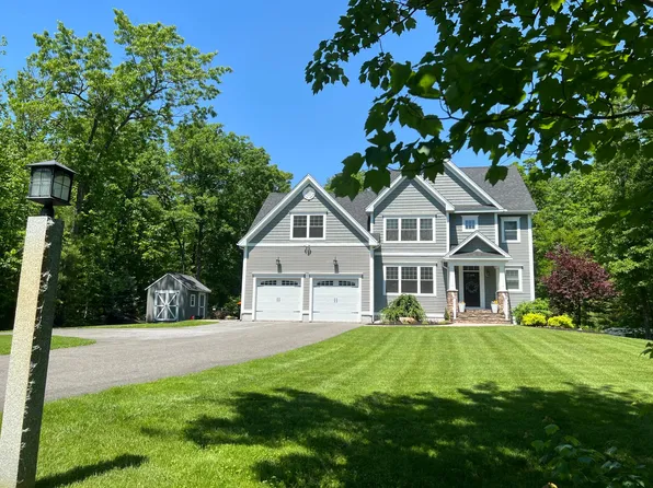 38 Tanglewood Dr, Auburn, NH 03032