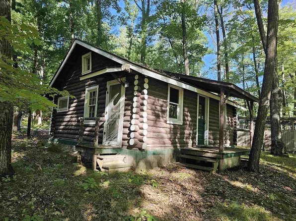 N3868 Primrose Ln, Wautoma, WI 54982