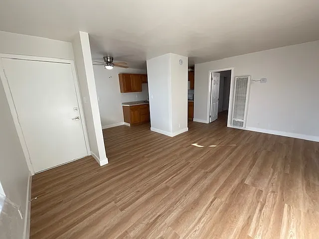667 Glenfinnan Ave #C — Photo 14