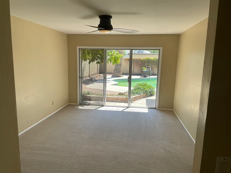 Large Master Bedroom 
(12' x 18')
Walk-in closet, vanity area and Master bath (shower)