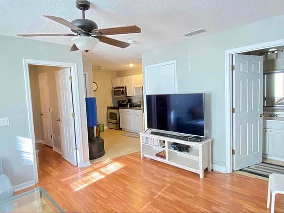 5th image of 811 Veranda Pl #B