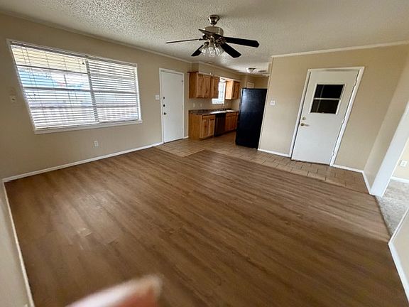 4th image of 3826 Kenwood Dr
