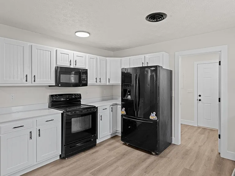 2020 Kildare Ave — Photo 6