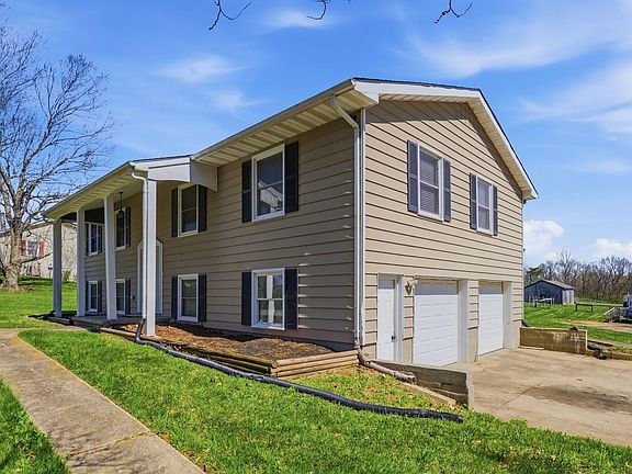 3rd image of 932 Hill Rd