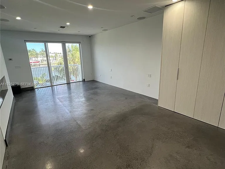 21025 NE 38th Ave #81 — Photo 13