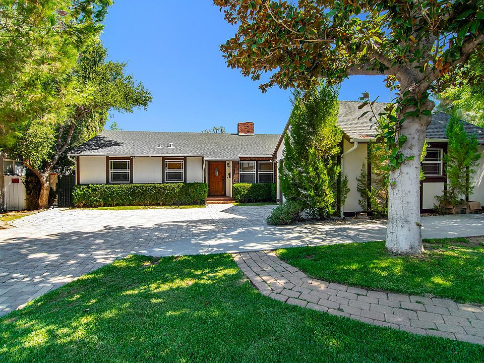 1st image of 17601 Tarzana St