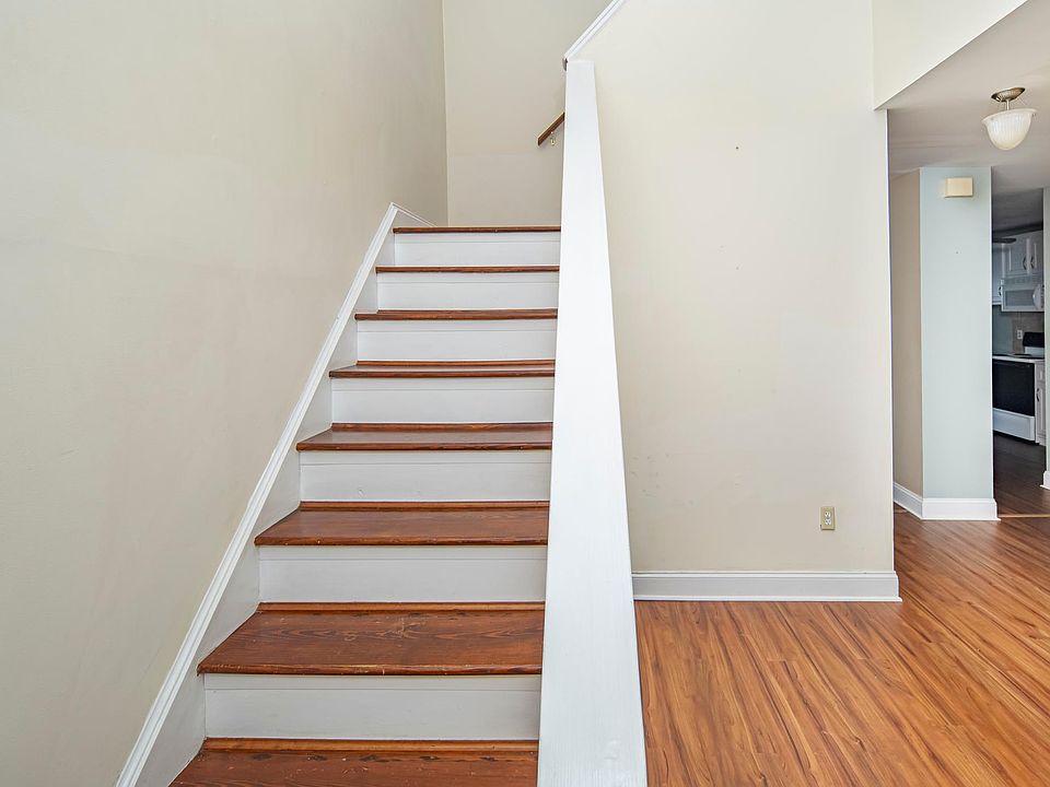 1st image of 6 Tallow Wood Dr #6