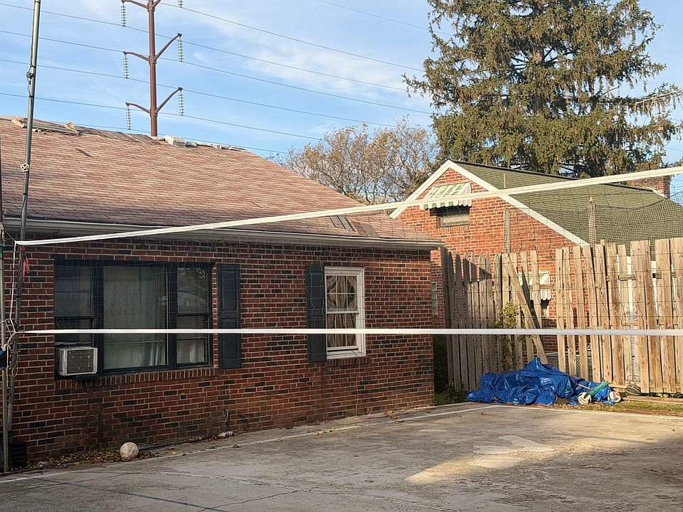 1st image of 2225 Brookwood St