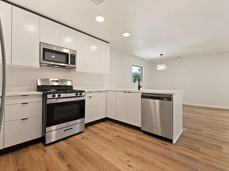 317 Mill St #102 — Photo 20