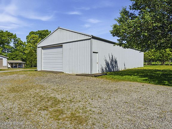 3rd image of 905 Nolin Park Rd