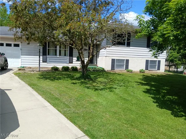 8565 Greenleaf Cir NW, Canal Fulton, OH 44614