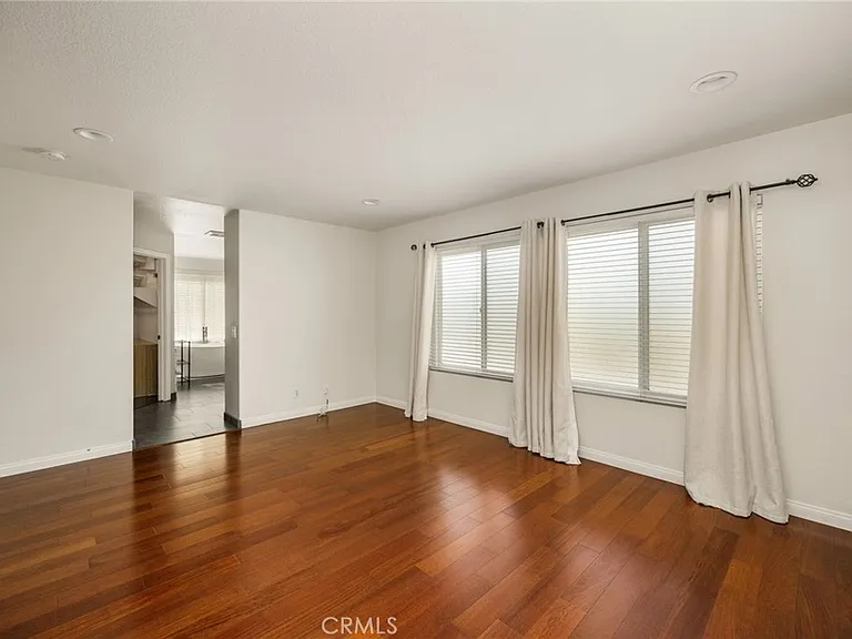 4867 Tremezzo Dr — Photo 29