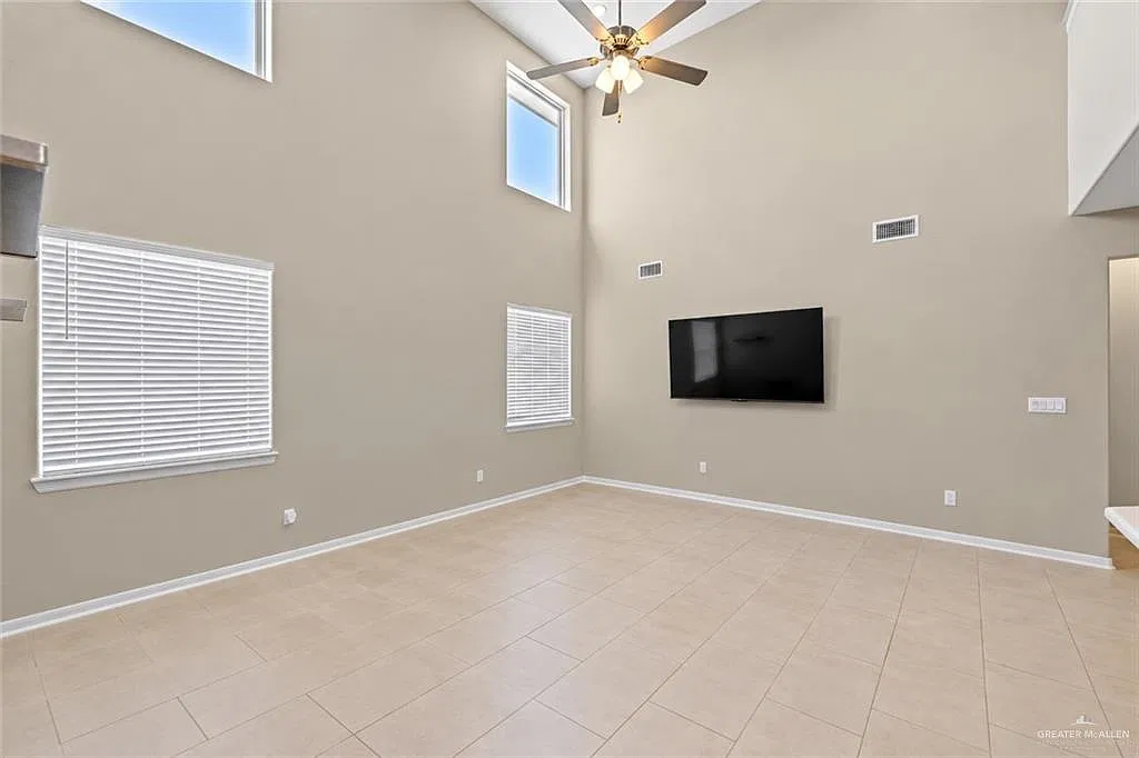 5 bed, 3.5 bath, 2976 sqft, $3,600 — Photo 4