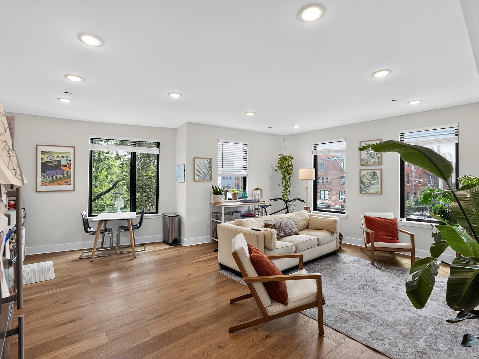 2 bed, 950 sqft, $2,850 — Photo 4