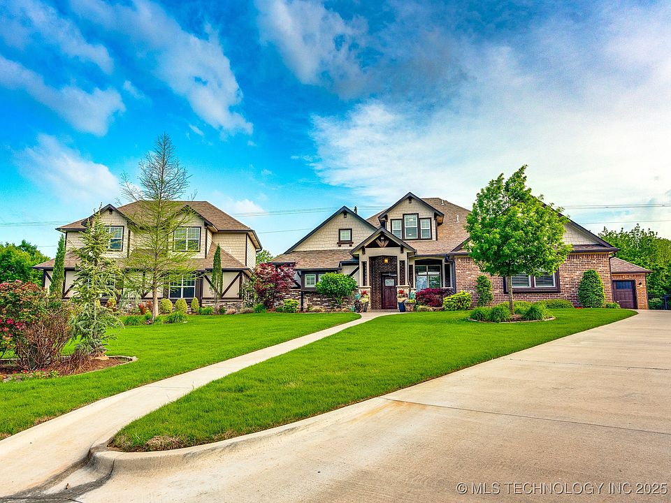 2nd image of 509 Cobblestone Dr