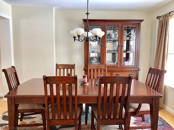 5th image of 129 Hawthorne Dr