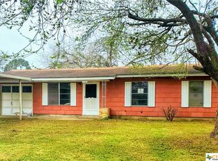 806 Beacon St, Cuero, TX 77954