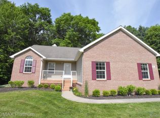 977 Kenneth Ct, Howell, MI 48843