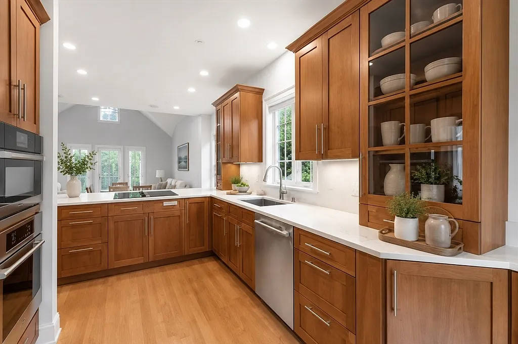 3 bed, 2.5 bath, 1947 sqft, $6,500 — Photo 4