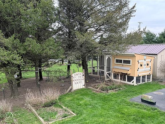 4th image of 5601 Mack Rd #I