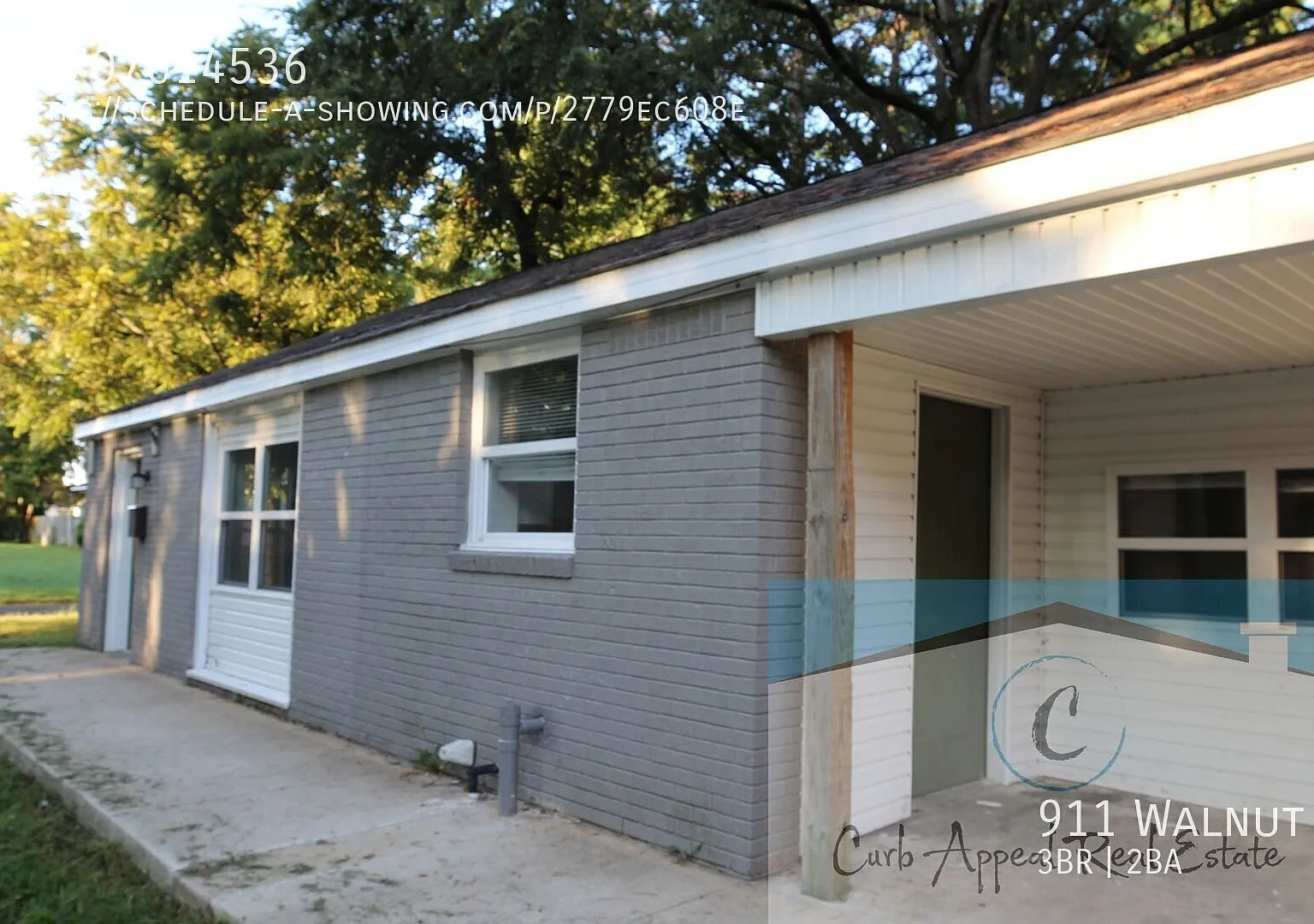 Beautifully renovated 3 bedroom, 2 bath home with fenced back yard!! — Photo 1