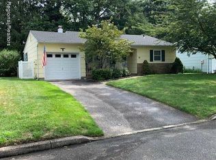16 Stanford Dr, Toms River, NJ