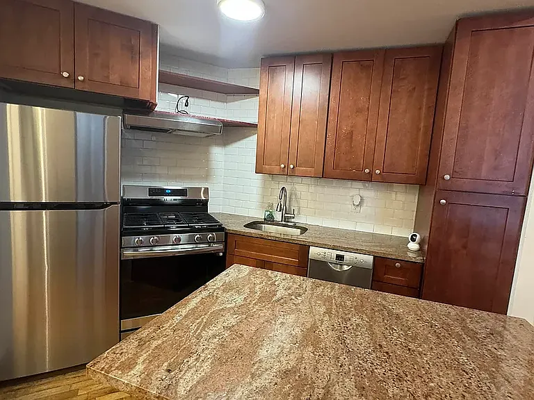 85 6th Ave #C — Photo 8