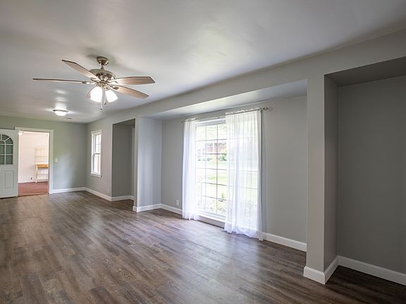 5th image of 2501 Powell Ave
